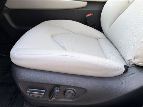 Used 2026 Toyota Grand Highlander XLE image 12