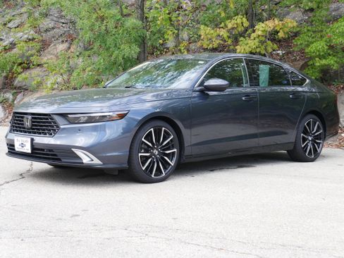 Used 2024 Honda Accord Touring image 1