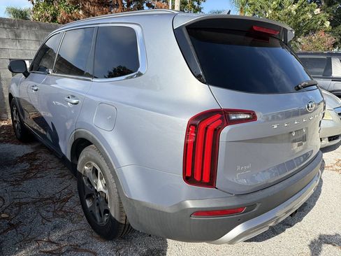 Used 2020 Kia Telluride EX w/ Towing Package FWD image 6