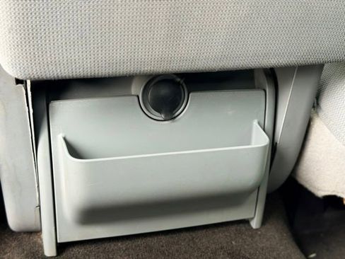 Used 2013 Ford F150 XLT w/ Mid Equipment Group image 19