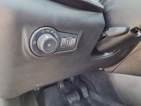 Used 2022 Jeep Compass Limited w/ Sun and Sound Group AWD/4WD image 13