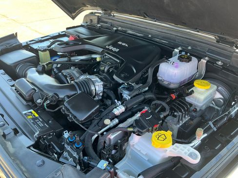 Used 2018 Jeep Wrangler Unlimited Sahara image 21