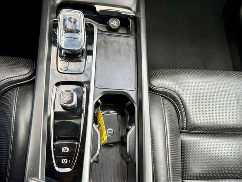 Used 2022 Volvo XC60 B5 Inscription w/ Climate Package image 23