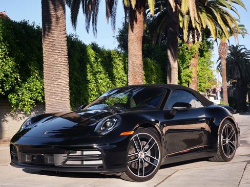 Used 2025 Porsche 911 Carrera image 3