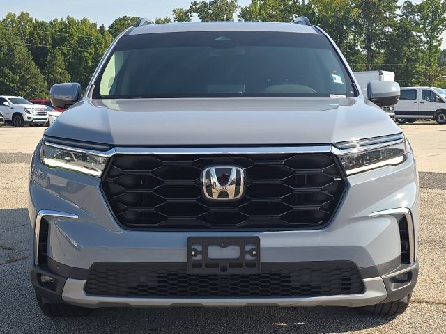 Used 2025 Honda Pilot Touring image 8