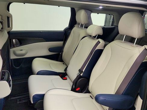 Used 2025 Kia Carnival SX w/ SX Dark Edition Package FWD image 22