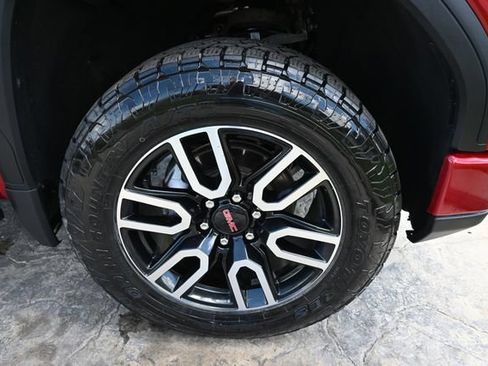 Used 2024 GMC Sierra 1500 AT4 w/ AT4 Premium Package AWD/4WD image 11