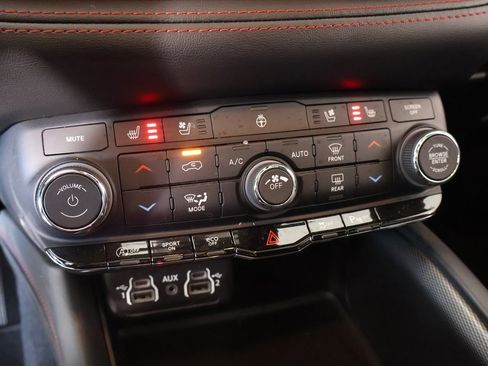 Used 2024 Dodge Durango GT image 8