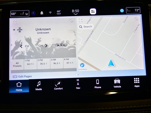 Used 2023 Chrysler Pacifica Limited FWD image 28