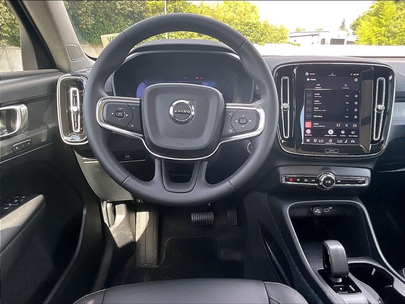 New 2026 Volvo XC40 B5 Core w/ Climate Package AWD/4WD image 15