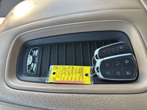 Used 2020 Cadillac Escalade Platinum AWD/4WD image 22