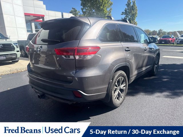 Used 2017 Toyota Highlander LE AWD/4WD image 10