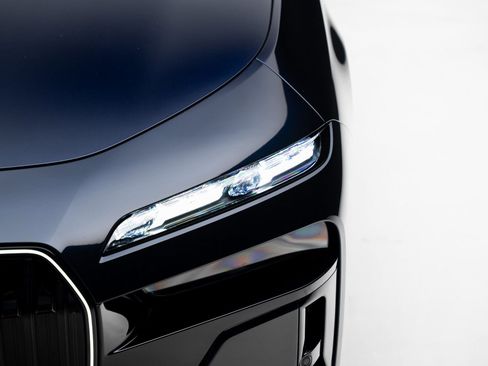 Used 2024 BMW 760i xDrive w/ Executive Package image 11