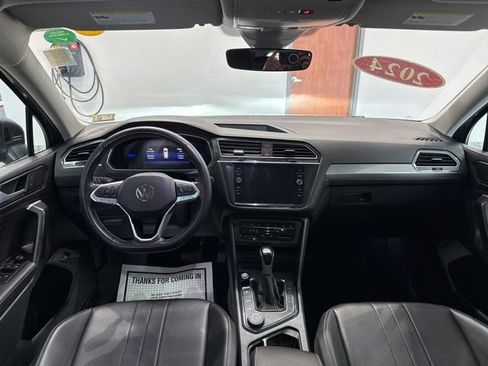 Used 2024 Volkswagen Tiguan SE image 41