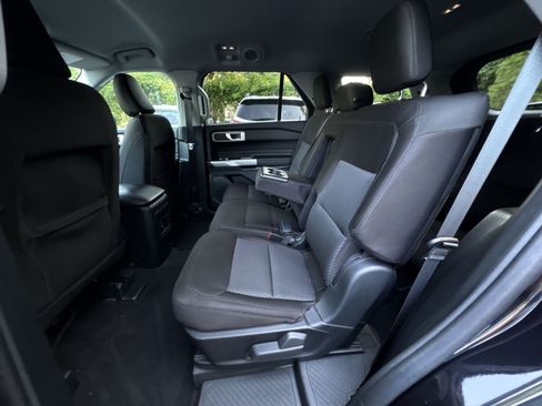 Used 2023 Ford Explorer XLT AWD/4WD image 25