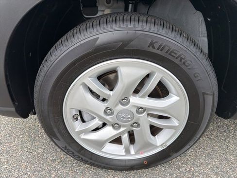 Certified 2026 Hyundai Venue SE image 36