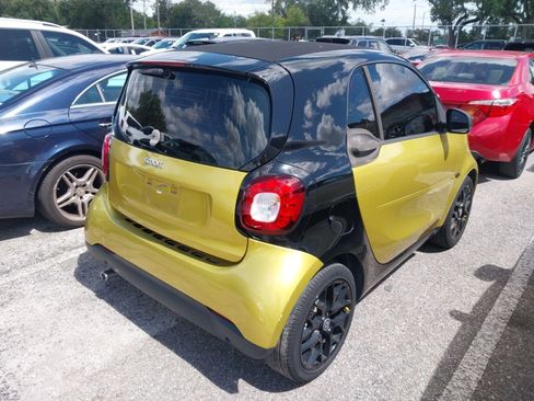 Used 2017 smart fortwo Proxy RWD image 11