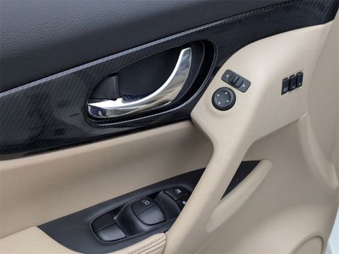 Used 2020 Nissan Rogue SL w/ Premium Package image 13