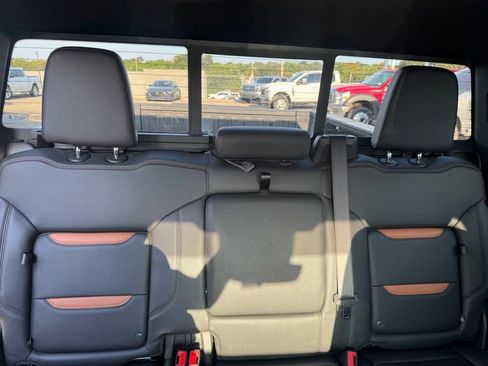 Used 2024 GMC Sierra 1500 AT4 w/ Technology Package AWD/4WD image 8