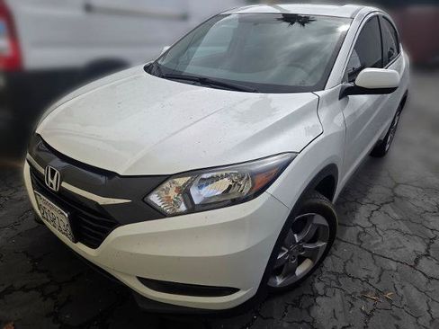 Used 2018 Honda HR-V LX image 2