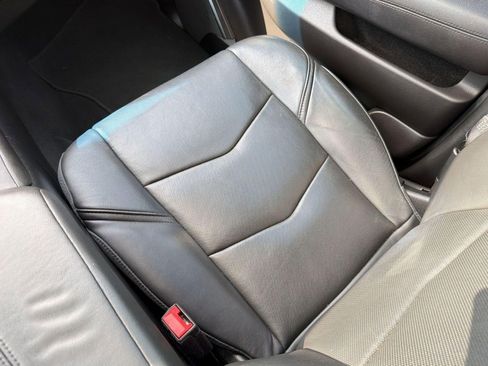 Used 2017 Cadillac Escalade Luxury image 30