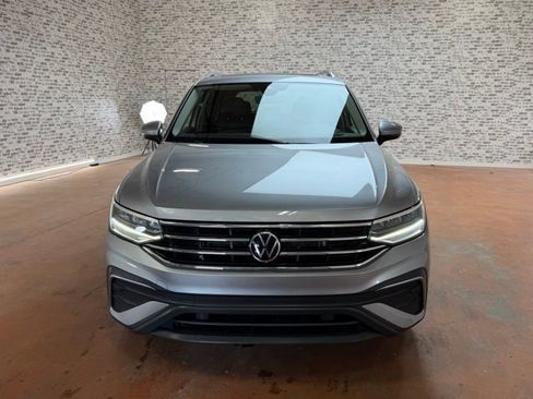 Used 2022 Volkswagen Tiguan SE w/ Panoramic Sunroof Package AWD/4WD image 2