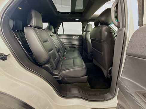 Used 2014 Ford Explorer XLT w/ Equipment Group 202A AWD/4WD image 28