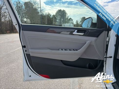 Used 2019 Hyundai Sonata Limited image 17