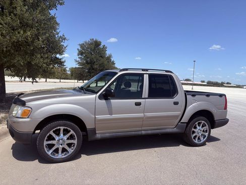 Used 2004 Ford Explorer Sport Trac 2WD image 2