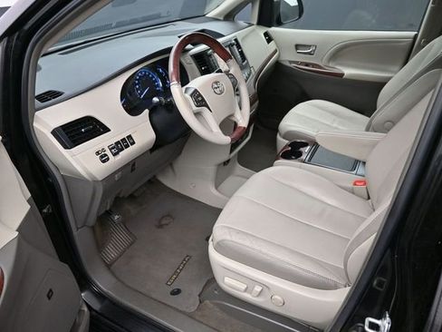 Used 2013 Toyota Sienna Limited w/ Premium Pkg image 16