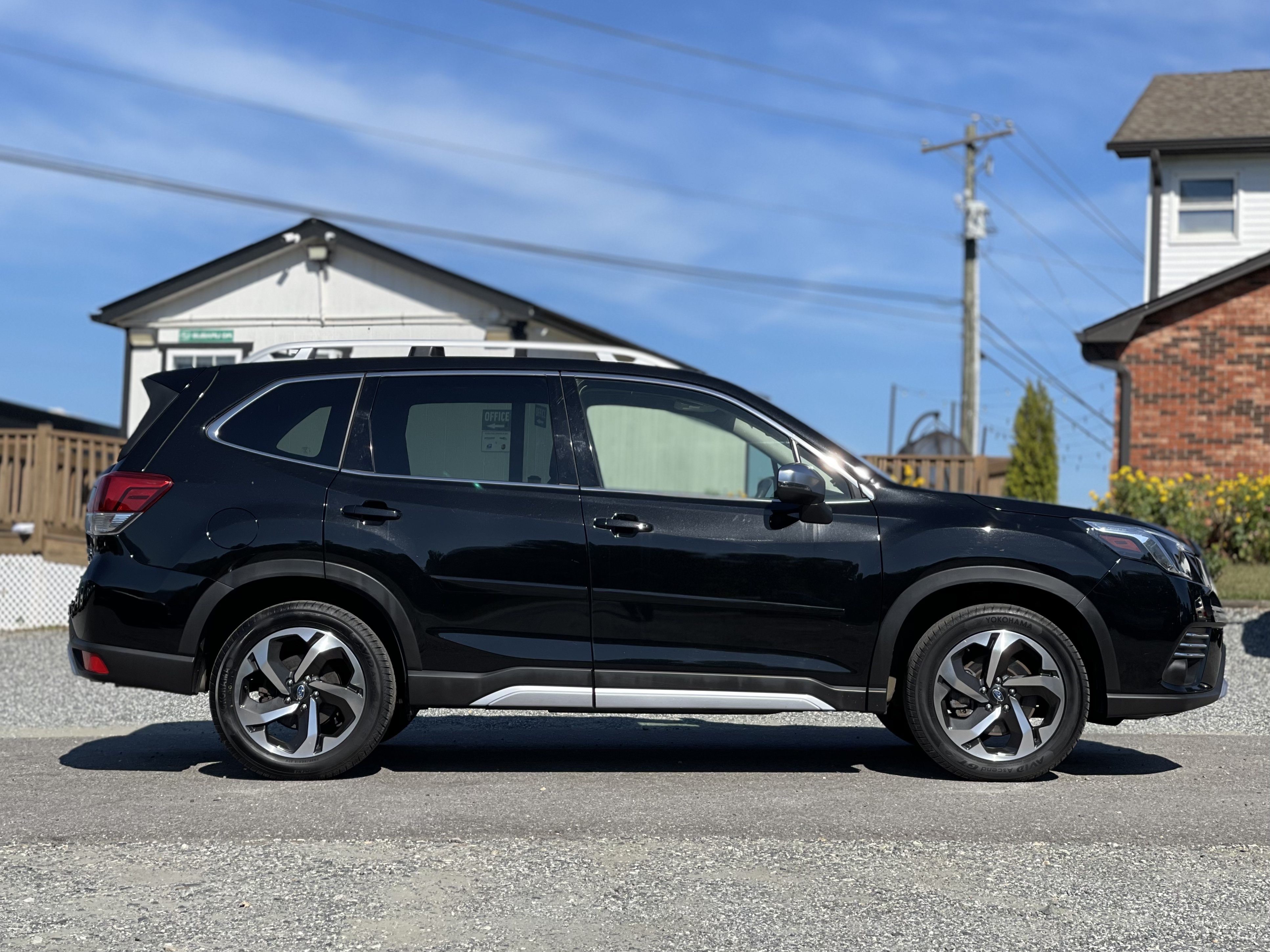 Used 2022 Subaru Forester Touring AWD/4WD image 2