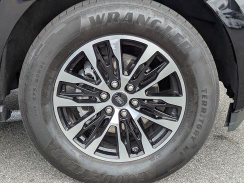 Used 2025 Ford Expedition Platinum AWD/4WD image 11