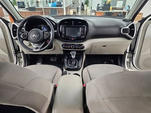 Used 2021 Kia Soul LX image 9