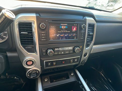 Used 2019 Nissan Titan PRO-4X w/ Pro-4x Convenience Package image 32