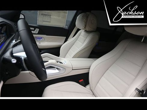 Used 2025 Mercedes-Benz GLS 450 4MATIC image 21