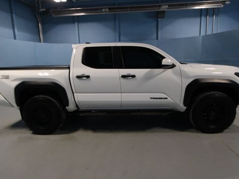 Used 2024 Toyota Tacoma TRD Off-Road AWD/4WD image 33
