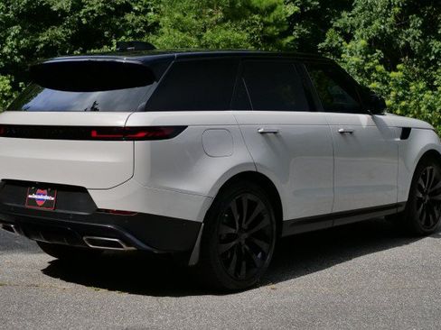 Used 2026 Land Rover Range Rover Sport SE AWD/4WD image 9