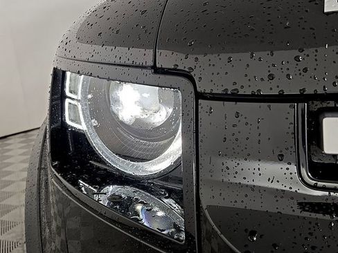 Used 2023 Land Rover Defender 90 SE image 10