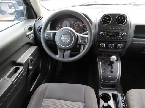 Used 2017 Jeep Patriot Sport image 12