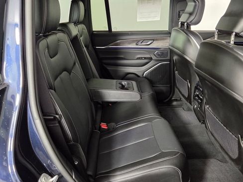 Used 2023 Jeep Grand Cherokee Overland w/ Luxury Tech Group IV image 36