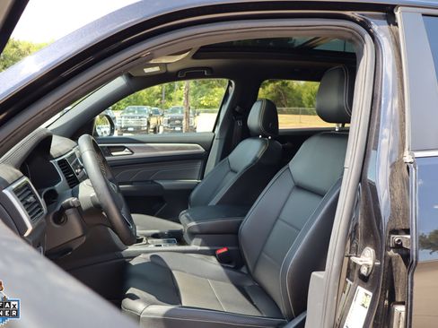 Used 2023 Volkswagen Atlas Cross Sport SE w/ Panoramic Sunroof Package FWD image 11