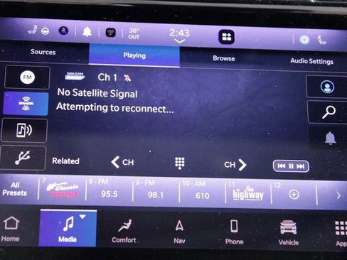 Used 2023 Jeep Grand Cherokee 4WD 4xe w/ Luxury Tech Group II image 34