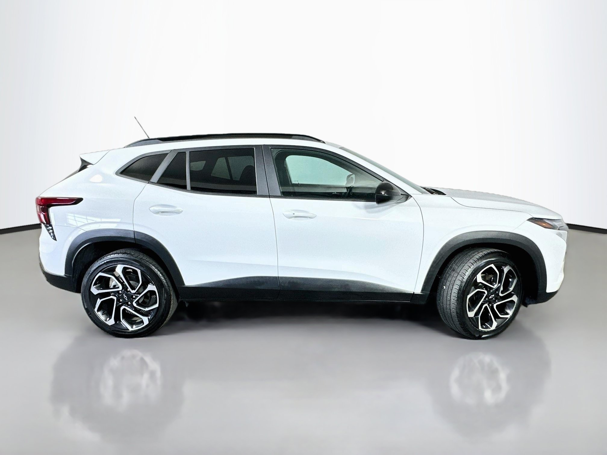 Used 2024 Chevrolet Trax RS w/ Driver Confidence Package FWD image 8