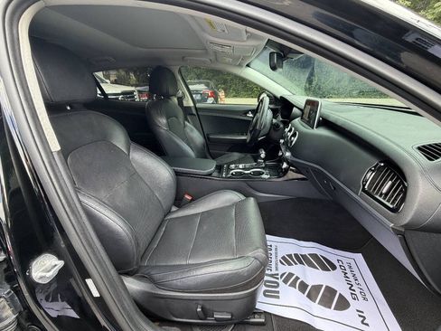 Used 2018 Kia Stinger Premium RWD image 12