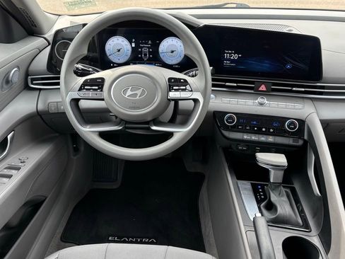 Used 2024 Hyundai Elantra SEL image 9