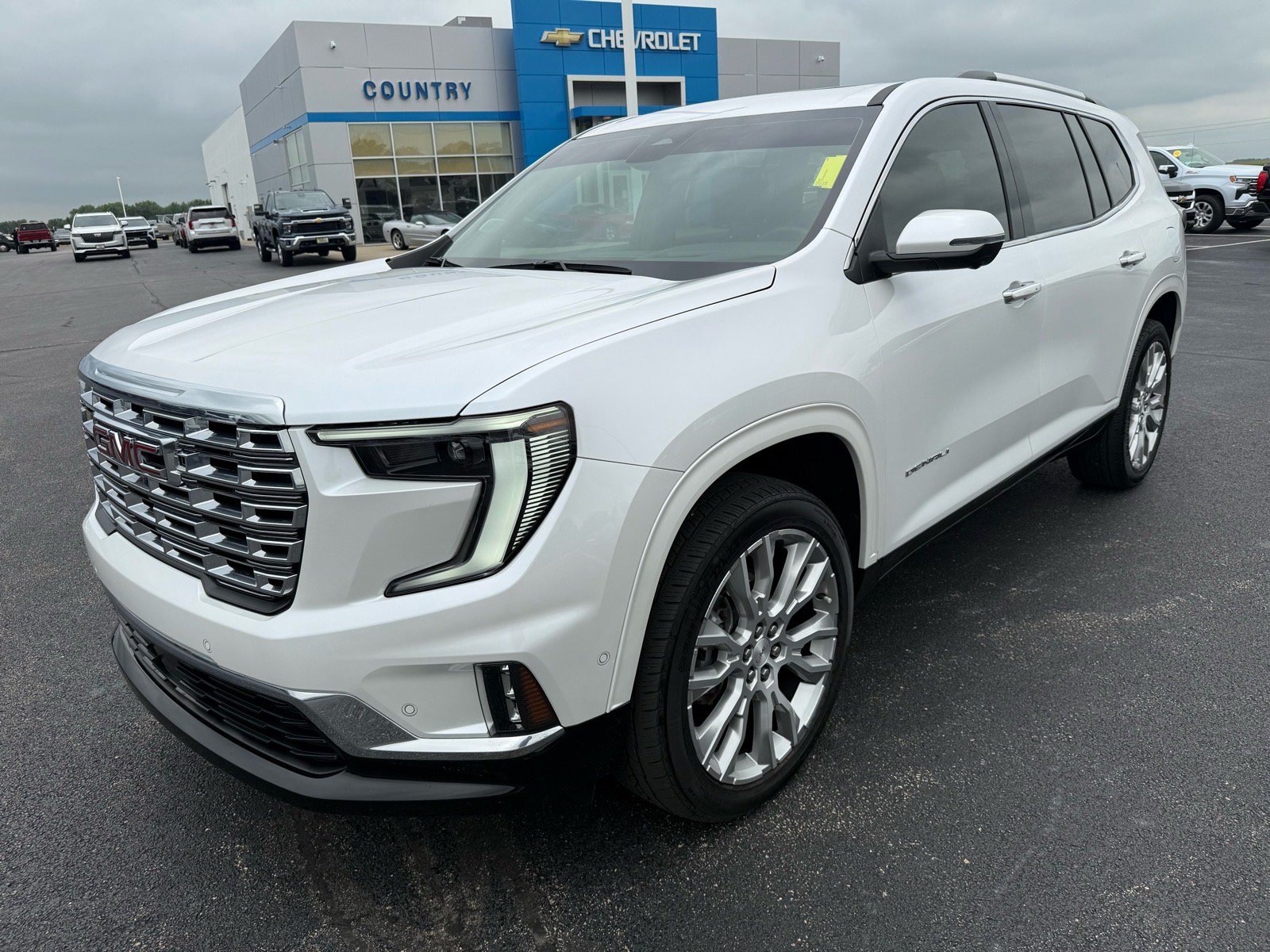 Used 2024 GMC Acadia Denali w/ Super Cruise Package AWD/4WD image 9