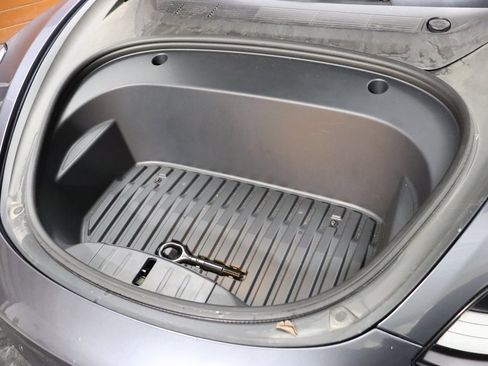 Used 2023 Tesla Model 3 Standard Range image 3