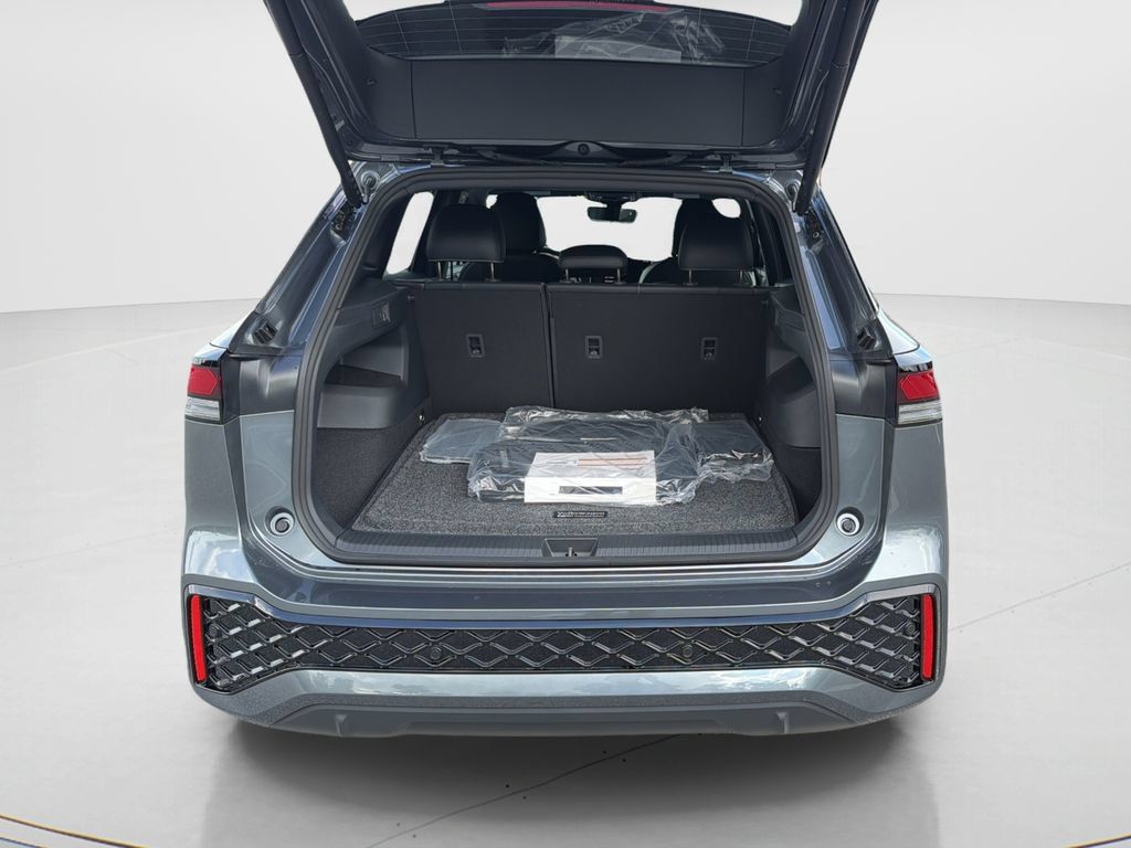 New 2026 Volkswagen Tiguan SE R-Line FWD image 9