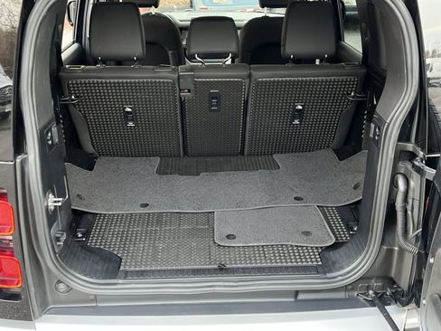 Used 2025 Land Rover Defender 110 S image 24