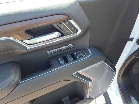 New 2026 Chevrolet Silverado 1500 High Country AWD/4WD image 17
